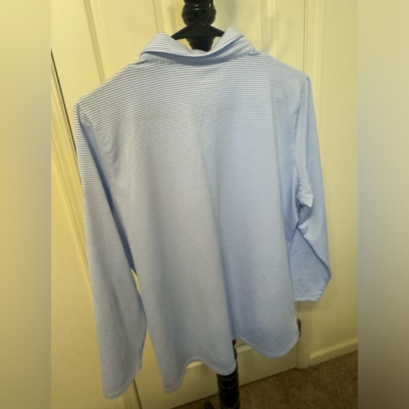 Vineyard vines performance top. 92% polyester, 8% spandex size large. - Picture 5 of 9